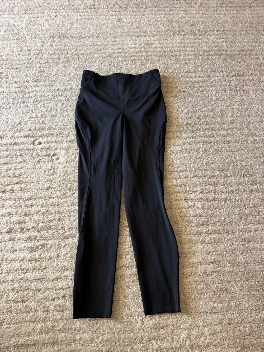 Lululemon women’s black base pace high rise tight 25” leggings size 6
